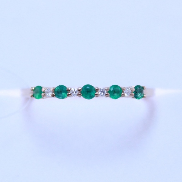 Кольцо из красного золота с изумрудами и бриллиантами